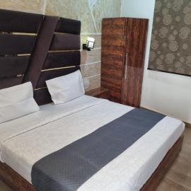 The Rabbit Hotel, מלון בבארילי