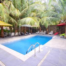 Casa Bianca, OSU, Premium Luxury, Breakfast, Pool & Gym, Restaurant, Beach 5mins, Airport 15mins, hotel sa Accra
