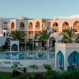 Opera Hotel、ナングウィのホテル