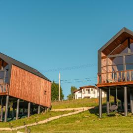 Suspended Tiny House, hotell i Drumu Carului