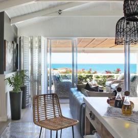 Beachfront Bungalow with Private Pool in Camps Bay, hôtel au Cap