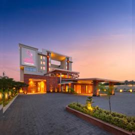 Regenta Central Shivani, Solapur, hotel di Kondi