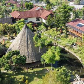 Spring Hill Hotel Ruteng، فندق في روتينج