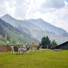 Roomy Mountain Top Resort, Batakundi, hotell i Battakundi