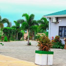 Thengane Lodge West, hotel in Phelandaba