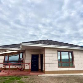 Cozy year-round cottage near UB with additional pick-up service from the Airport, hotel en Dzuunmod