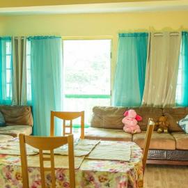 3 Bedroom Apt in Clare Valley Breezy Hilltop Stay Near Beach - AC and Wifi, hotel i Clare Valley