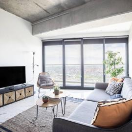 Gorgeous Modern 1BD Condo Views w PoolGym! #255, hotel in Istanbul