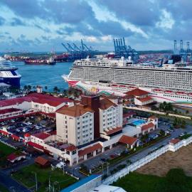 Radisson Colon 2000 Hotel & Casino at Cruise Port & Duty Free Mall，位于科隆的酒店