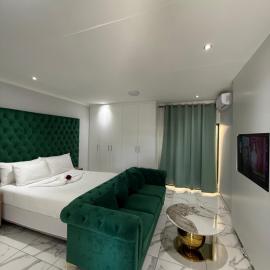 Malrose guesthouse Tours And safaris Windhoek Namibia Airport Shuttle services available, hotel a Windhoek