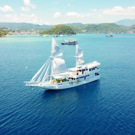 Phinisi Giona Liveonboard, hotel di Labuan Bajo