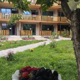 Guest House Jekshen, מלון בImeni Karla Marksa