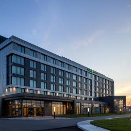 Holiday Inn Express Montreal Airport - St-Laurent by IHG, hotel en Montreal