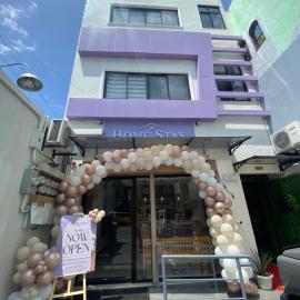 Home Stay Hotel, hotel u gradu Canelar