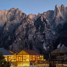 Tiger Leaping Half Way Guest House – hotel w mieście Longpan