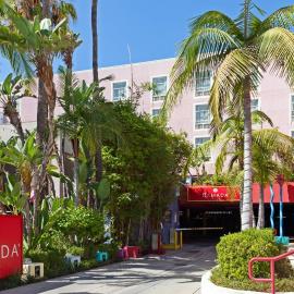 Ramada Plaza by Wyndham West Hollywood Hotel & Suites, hotel din Los Angeles