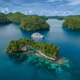 Viesnīca Four Seasons Explorer Palau - Cruising Resort pilsētā Korora