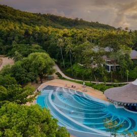Island Escape Burasari، فندق في فوكيت تاون