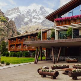Grand Hotel Courmayeur Mont Blanc, by R Collection Hotels, מלון בקורמאיור