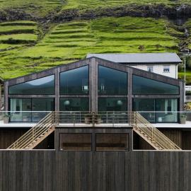 Hotel Vík - 3 BR Wellness Townhouses with Sauna, Jacuzzi & Panoramic Views, hotel a Haldarsvík