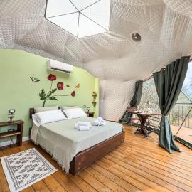 The Land Before Time - Quad & Saddle Retreats, hotel en SantʼAnastasio