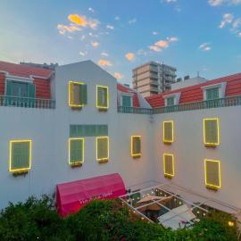 Via Mina Hotel
