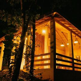Indómito Chalet-El Yunque Zone, hôtel à Juncos