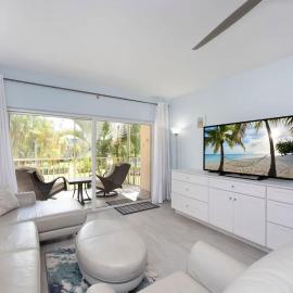 Plantation Village #37 - 2 BR Garden Pool View Condo, hotel em Dog City