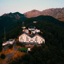El Arz Cosy Hotel, hotell i Boghni