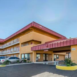 Quality Inn Needles，尼德爾斯的飯店