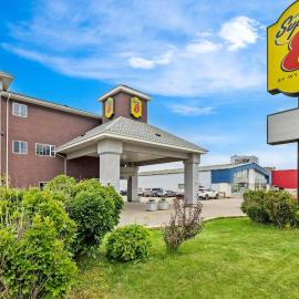 Super 8 by Wyndham Saskatoon Near Saskatoon Airport, hotel u gradu Saskatun