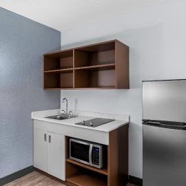 Suburban Studios Chester I-95, khách sạn ở Chester