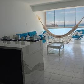 Apartamento de lujo frente al mar en residencia con piscina, planta electrica y gym, מלון בפורלמאר