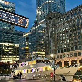 Super Yacht in central London: Londra'da bir otel