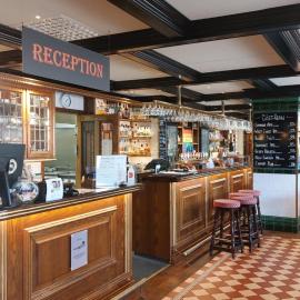 Hotel Bishops Arms Mora، فندق في مورا