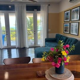360 Suites, Seaside Luxury, 4 Bedrooms, 3 Bath, hotell i Caye Caulker