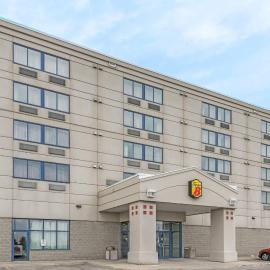 Super 8 by Wyndham Mississauga, хотел в Мисисага