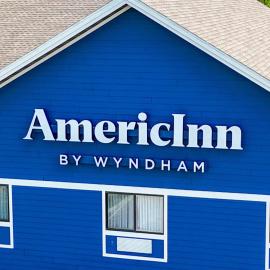 AmericInn by Wyndham Green Bay East, hotel in Green Bay