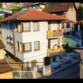 Exotic Nature Hostel，位于萨拉热窝的酒店