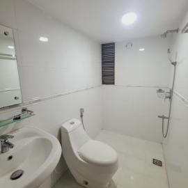 Lavish Ac Private Room Near Airport, 300 ft, hotel en Barua