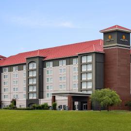 La Quinta by Wyndham Arlington North 6 Flags Dr, hotelli kohteessa Arlington