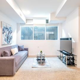 Inviting 2BR Basement Suite in Downtown Toronto - The Roland, hotel a Toronto