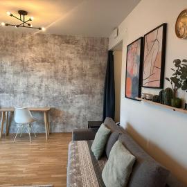Modern condo built-in Mall of Tripla，赫爾辛基的飯店