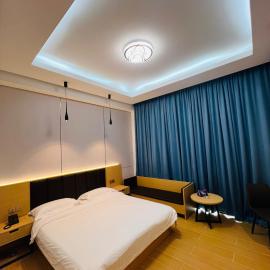 Times Mansion king size standard room, hotel a Freetown