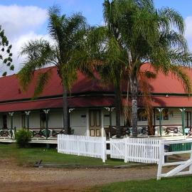 The Hideaway Hotel, hotell i Tiaro