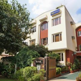 FabHotel Altus - DLF CyberHub, Gurugram, hotel sa Gurgaon