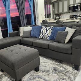Modern Kingston Condo with Rooftop Pool and View, hotel en Kingston