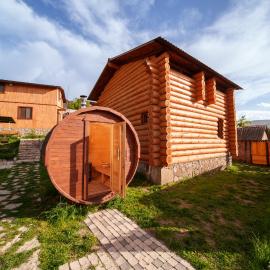 Eco cottages in the heart of Dilijan with Hot tube, Sauna and Chana, hotel u gradu Dilijan