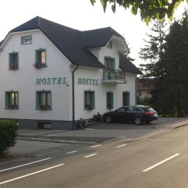 Mama's House 7min from Airport, hotel en Cerklje na Gorenjskem