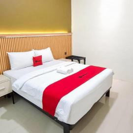 RedDoorz Plus Syariah at Lotus Residence